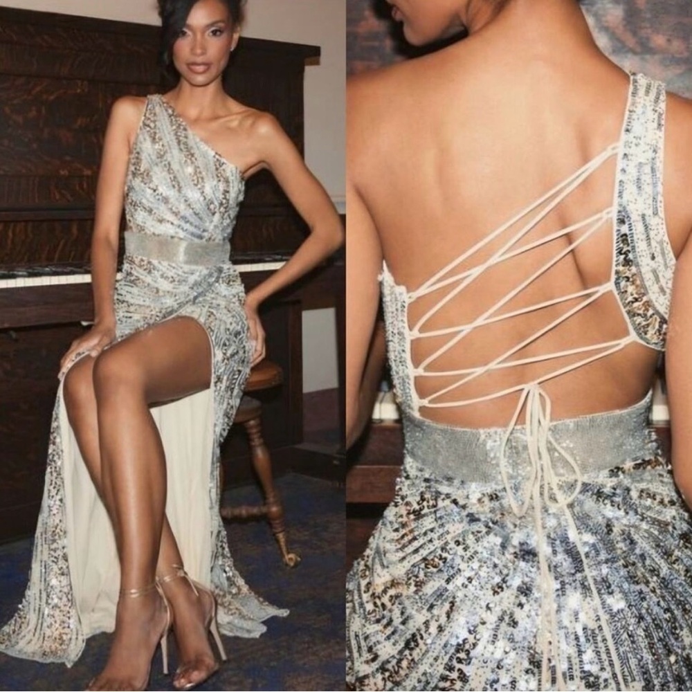 MAC DUGGAL
Silver Sequined One Shoulder Draped Lace Up Gown size 8 NWT